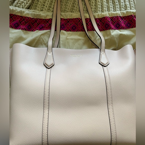 Tory Burch Handbags - Tory Burch purse.